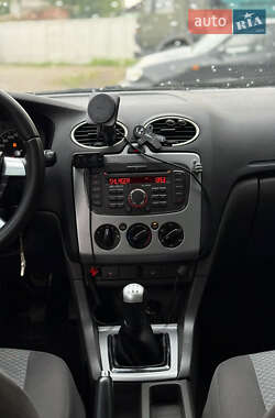 Хэтчбек Ford Focus 2007 в 