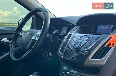 Хэтчбек Ford Focus 2012 в 