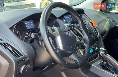 Хэтчбек Ford Focus 2012 в 