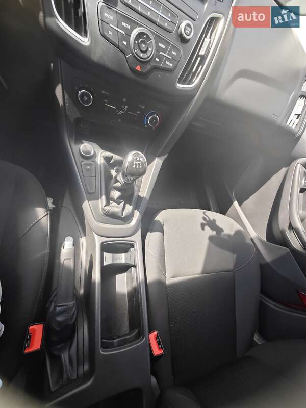 Хэтчбек Ford Focus 2015 в Киеве