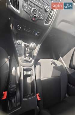 Хэтчбек Ford Focus 2015 в 