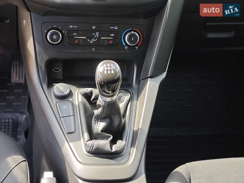 Хэтчбек Ford Focus 2015 в Киеве