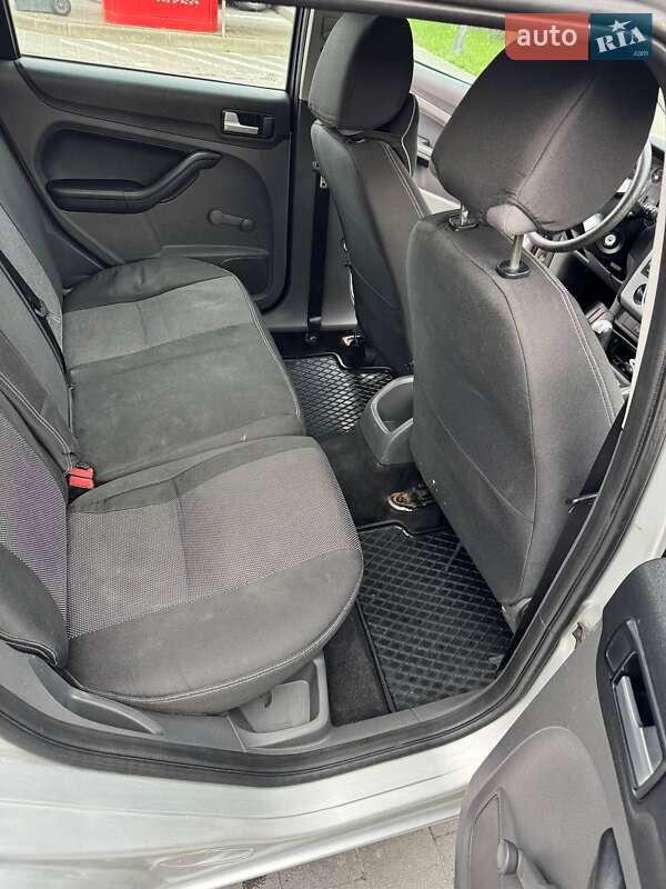 Универсал Ford Focus 2006 в Новояворовске