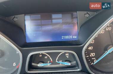 Хэтчбек Ford Focus 2011 в 