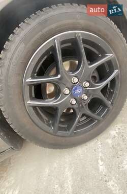 Седан Ford Focus 2015 в 