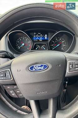 Хэтчбек Ford Focus 2016 в 