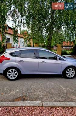 Хэтчбек Ford Focus 2011 в 