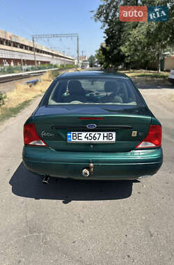Седан Ford Focus 2000 в 