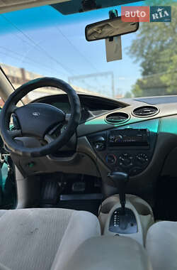 Седан Ford Focus 2000 в 