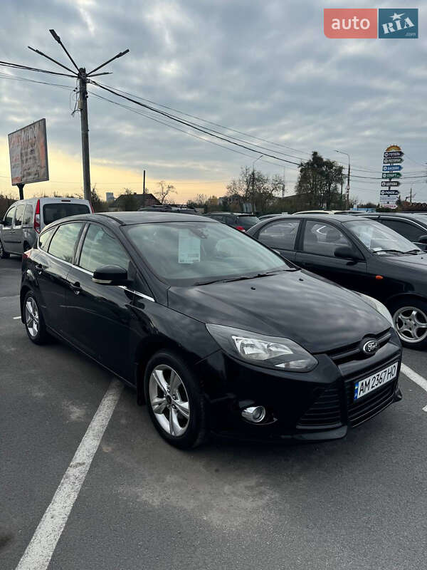 Хэтчбек Ford Focus 2011 в 