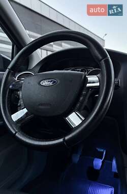 Хэтчбек Ford Focus 2009 в 