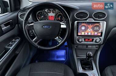 Хэтчбек Ford Focus 2009 в 