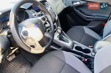 Хэтчбек Ford Focus 2012 в 