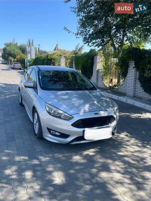 Хэтчбек Ford Focus 2015 в 