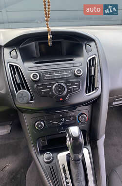 Хэтчбек Ford Focus 2015 в 