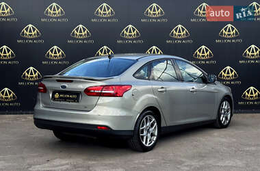 Седан Ford Focus 2015 в 