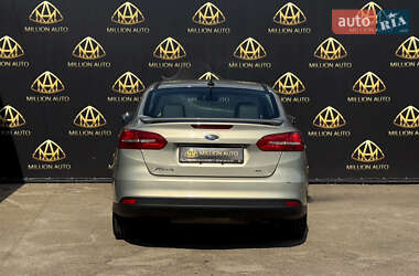 Седан Ford Focus 2015 в 