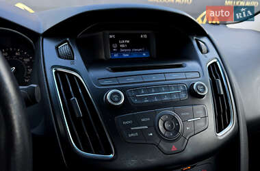 Седан Ford Focus 2015 в 