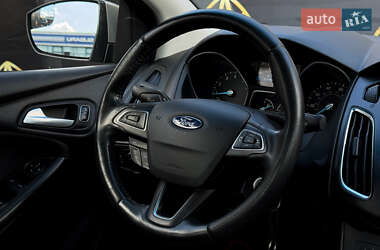 Седан Ford Focus 2015 в 