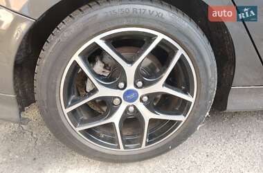 Хэтчбек Ford Focus 2015 в 