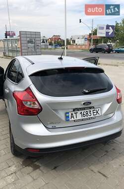 Хэтчбек Ford Focus 2012 в 