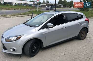 Хэтчбек Ford Focus 2012 в 