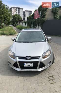 Хэтчбек Ford Focus 2012 в 