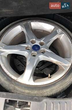 Хэтчбек Ford Focus 2012 в 