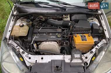 Хэтчбек Ford Focus 1999 в 