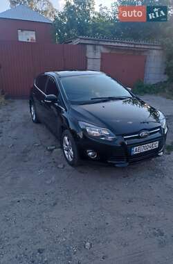 Хэтчбек Ford Focus 2012 в 