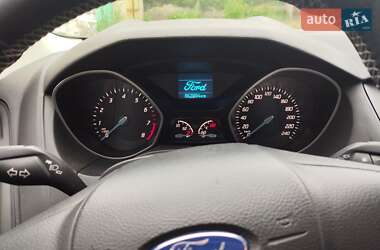 Хэтчбек Ford Focus 2013 в 