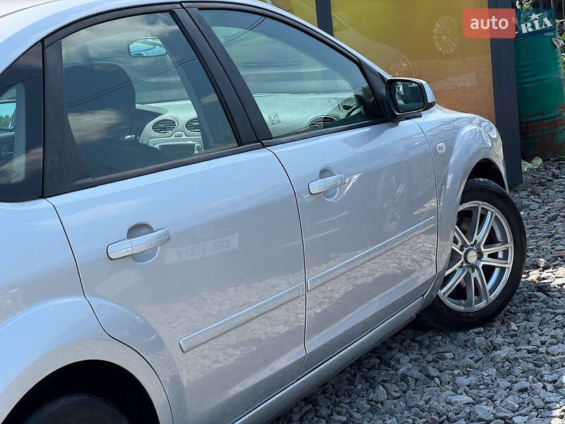 Хэтчбек Ford Focus 2007 в Стрые