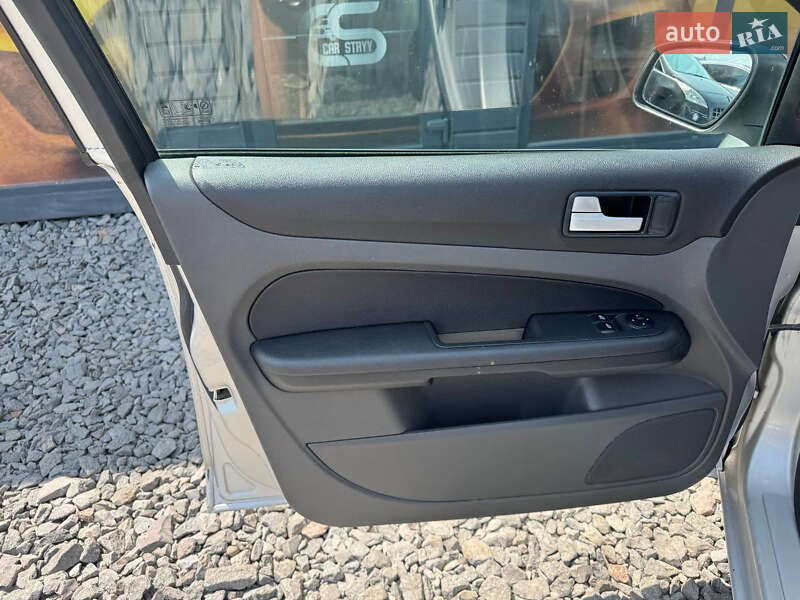 Хэтчбек Ford Focus 2007 в Стрые