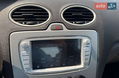 Хэтчбек Ford Focus 2007 в 