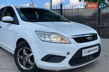 Хэтчбек Ford Focus 2011 в 