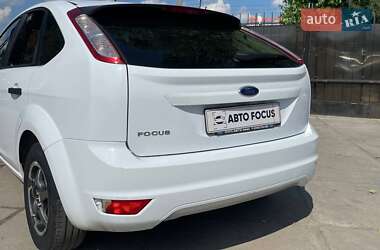 Хэтчбек Ford Focus 2011 в 