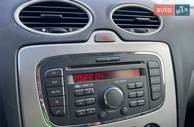 Хэтчбек Ford Focus 2011 в 