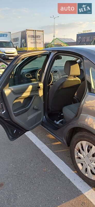 Седан Ford Focus 2005 в Киеве