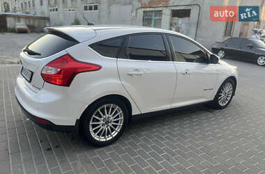 Хэтчбек Ford Focus 2013 в 