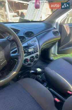 Хэтчбек Ford Focus 2001 в 