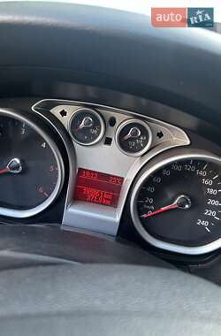 Хэтчбек Ford Focus 2011 в 