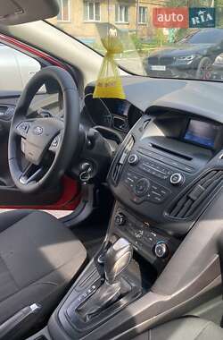 Седан Ford Focus 2015 в 