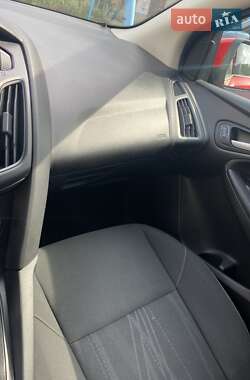 Седан Ford Focus 2015 в 