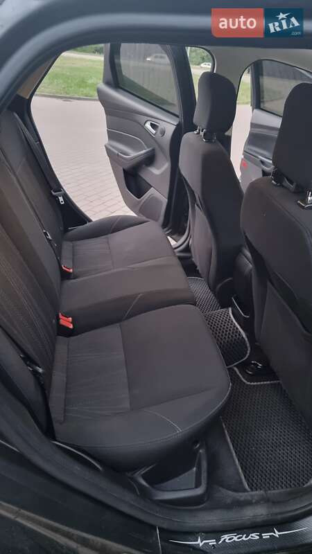 Хэтчбек Ford Focus 2017 в Каневе фото 32 Хэтчбек Ford Focus 2017 в Каневе