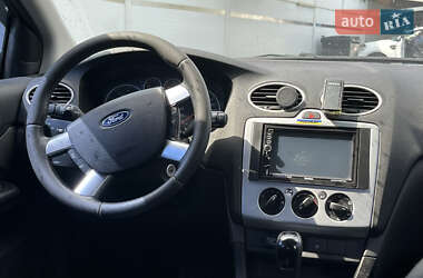 Хэтчбек Ford Focus 2005 в 
