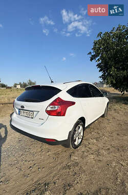 Хэтчбек Ford Focus 2012 в 
