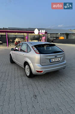 Хэтчбек Ford Focus 2010 в 
