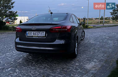 Седан Ford Focus 2015 в 