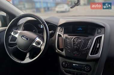 Хэтчбек Ford Focus 2014 в 