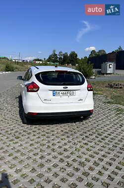 Хэтчбек Ford Focus 2015 в 